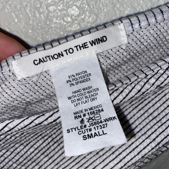 Caution To The Wind Blouse - Picture 3 of 3